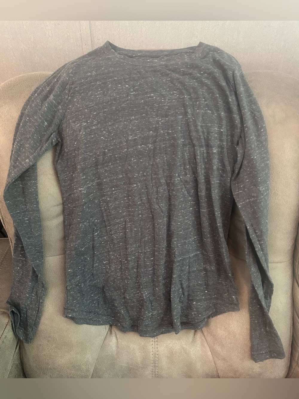 Women’s Long-Sleeve Heather Gray Crewneck Shirt